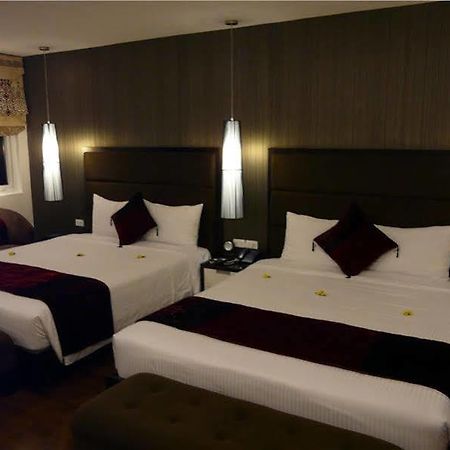 Hotel Orchid Kochi Kültér fotó