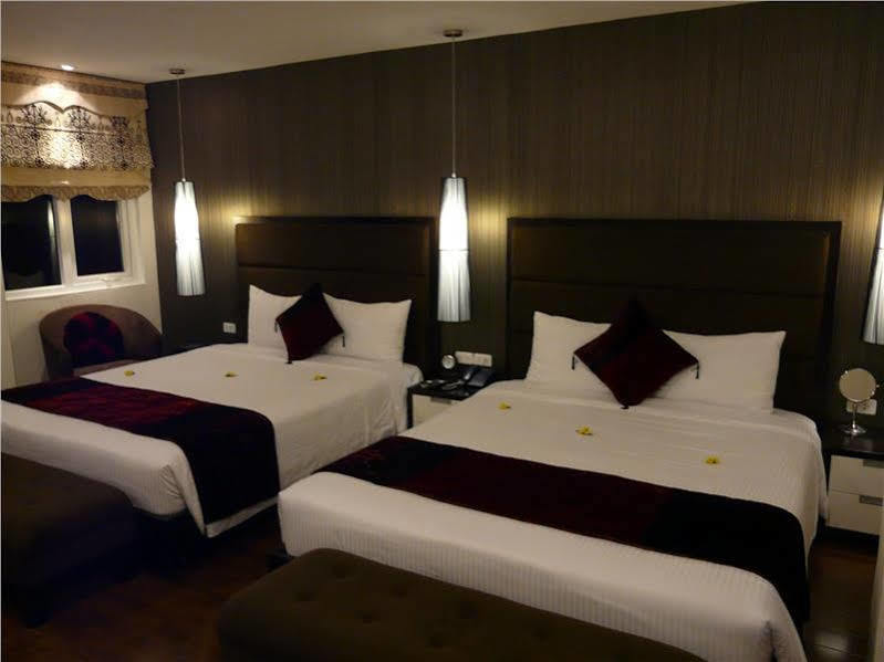 Hotel Orchid Kochi Kültér fotó